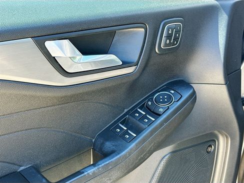 Used 2021 Ford Escape Titanium image 18