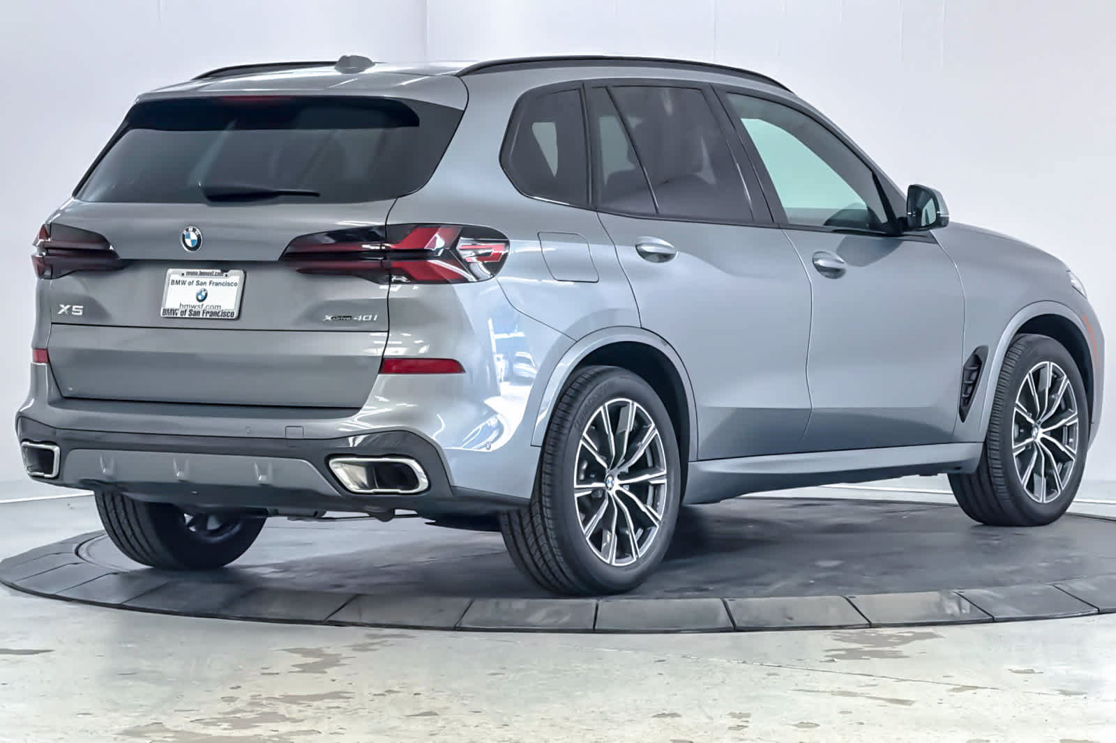 Used 2026 BMW X5 xDrive40i w/ M Sport Package AWD/4WD image 2