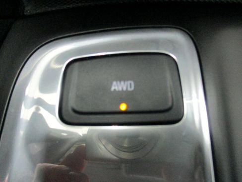 Used 2021 Chevrolet Equinox LT w/ Driver Convenience Package image 22