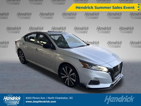 Used 2020 Nissan Altima 2.5 SR w/ Premium Package FWD image 1