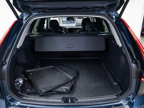 Used 2023 Volvo XC60 B5 Plus w/ Protection Package Premier image 8