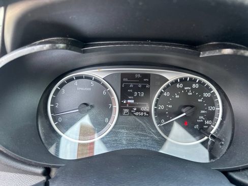Used 2022 Nissan Versa S FWD image 21