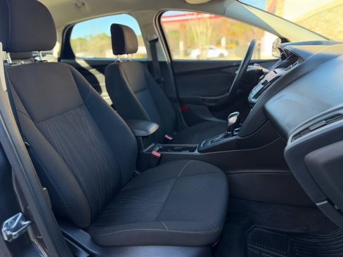 Used 2016 Ford Focus SE w/ SE Cold Weather Package image 34