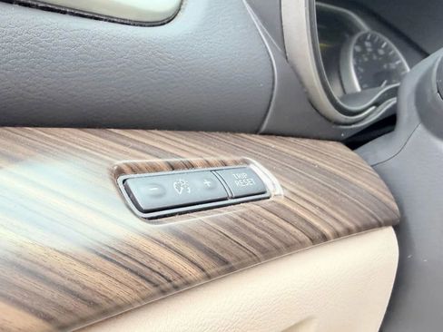 Used 2017 Nissan Maxima Platinum image 27