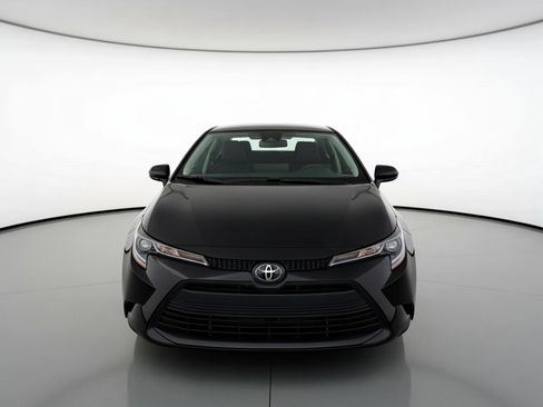 Used 2025 Toyota Corolla LE image 2