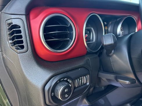 Certified 2022 Jeep Gladiator Rubicon AWD/4WD image 15