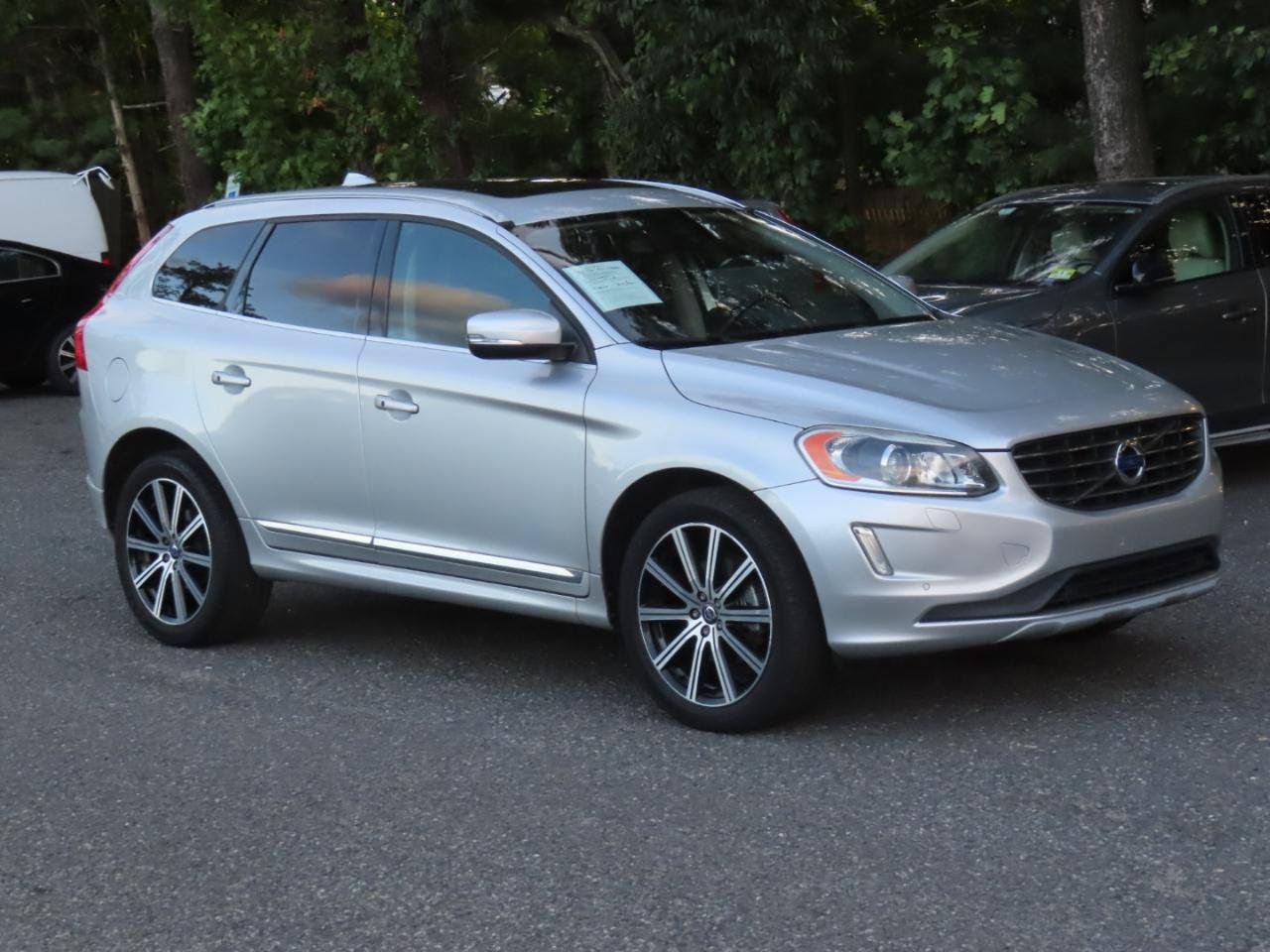 Used 2017 Volvo XC60 T6 Inscription w/ Climate Package AWD/4WD image 8