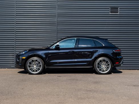 Used 2026 Porsche Macan image 2