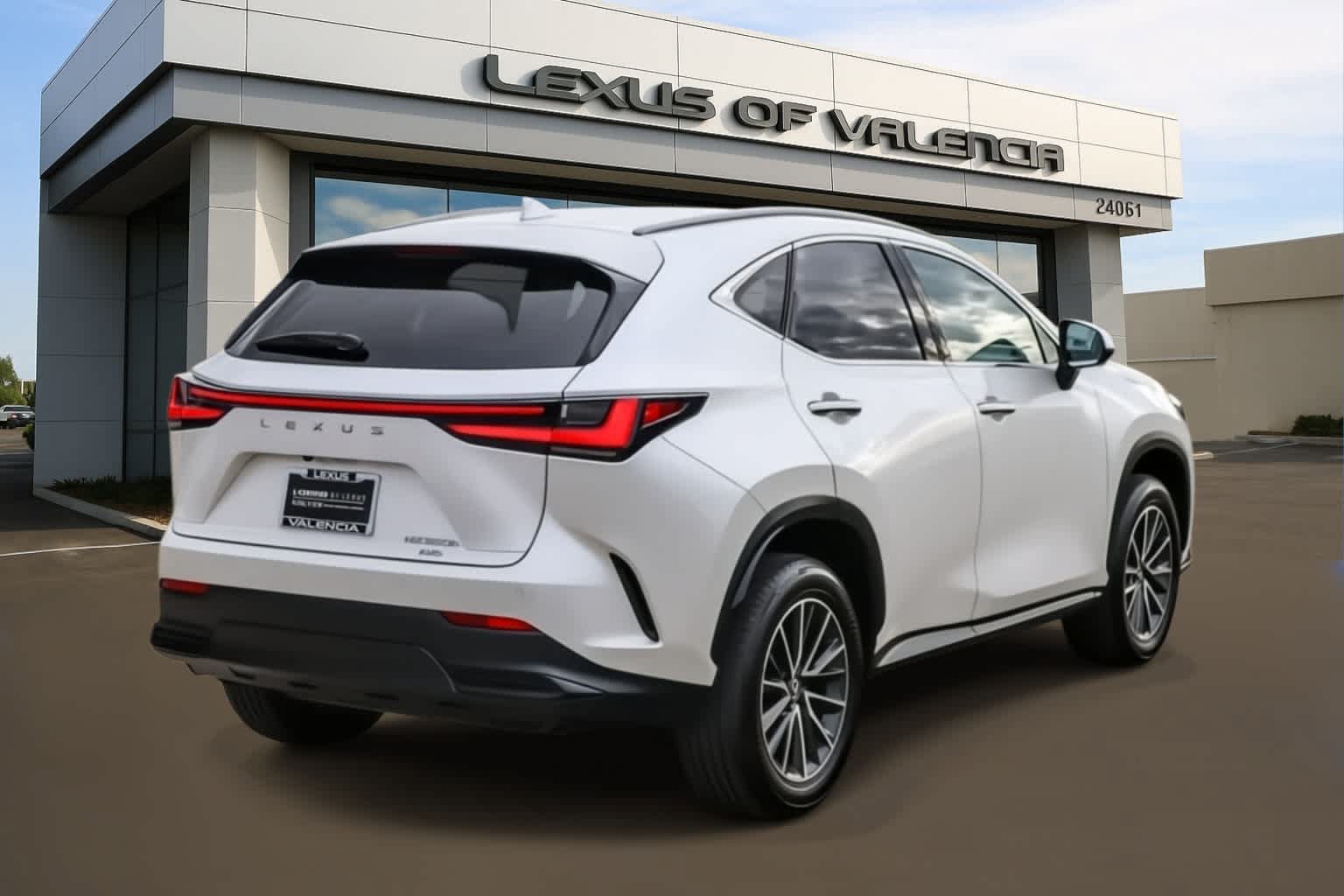 Used 2024 Lexus NX 350h AWD w/ Vision Package image 4