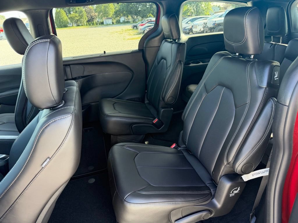 New 2027 Chrysler Pacifica Select FWD image 17