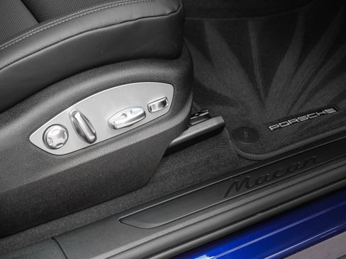 Used 2025 Porsche Macan image 14