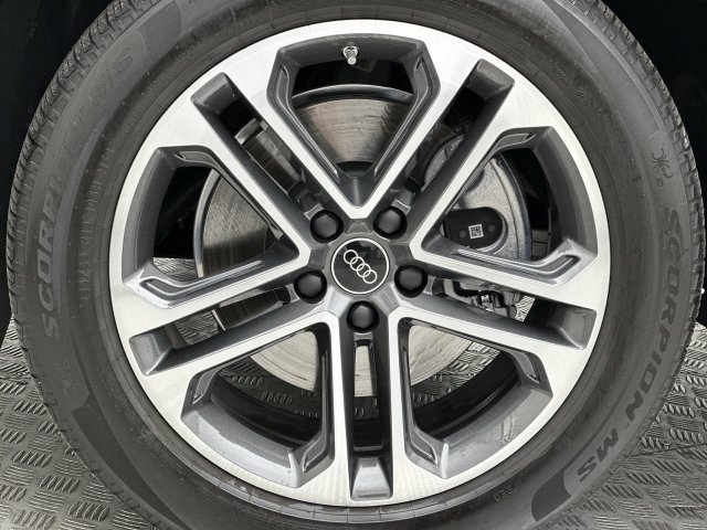 Used 2025 Audi Q5 Premium w/ Convenience Package AWD/4WD image 10