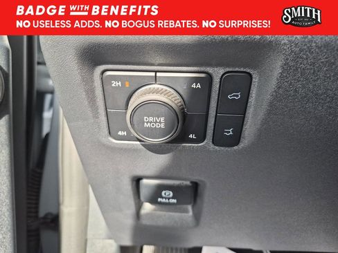 Used 2025 Ford Expedition Platinum w/ Stealth Performance Package AWD/4WD image 29