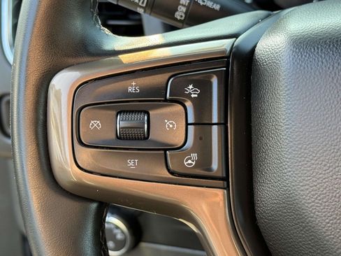 Used 2023 Chevrolet Suburban High Country image 16