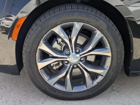 Used 2017 Chrysler Pacifica Limited FWD image 25