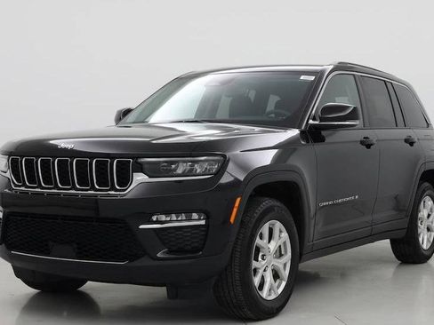 Used 2023 Jeep Grand Cherokee Limited AWD/4WD image 4