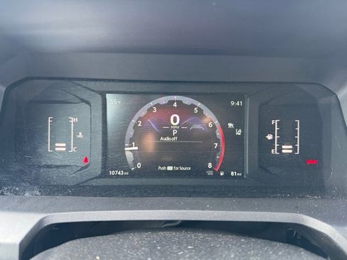 Certified 2025 Toyota Tacoma SR5 AWD/4WD image 32