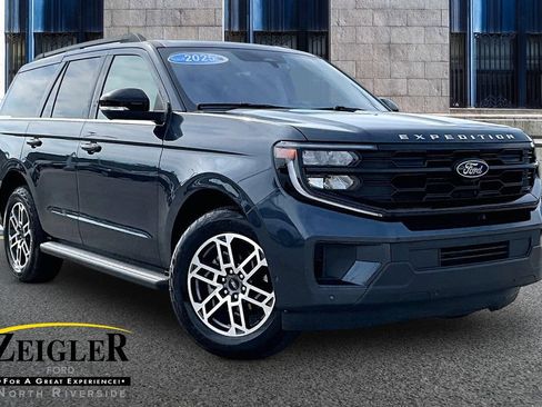 Certified 2025 Ford Expedition Active AWD/4WD image 1