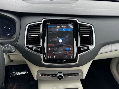 New 2025 Volvo XC90 B6 Plus w/ Protection Package Premier image 15