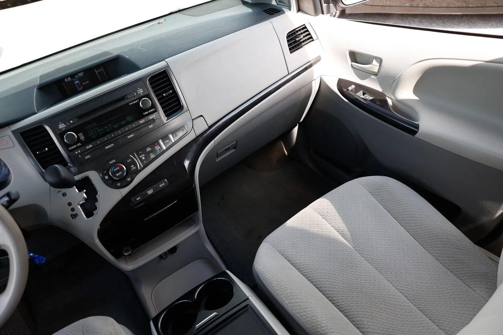 Used 2014 Toyota Sienna LE FWD image 13