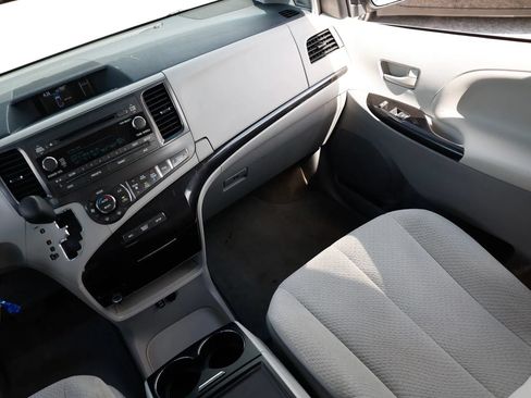 Used 2014 Toyota Sienna LE FWD image 13