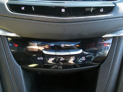 Used 2020 Cadillac XT5 Premium Luxury image 25