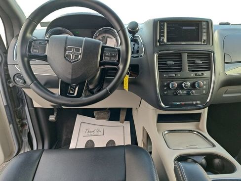 Used 2018 Dodge Grand Caravan SXT FWD image 10