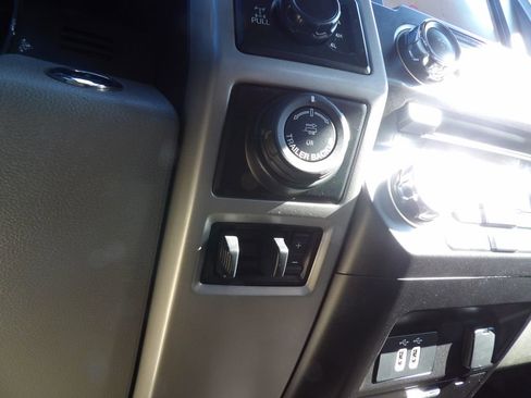 Used 2018 Ford F150 Lariat image 19