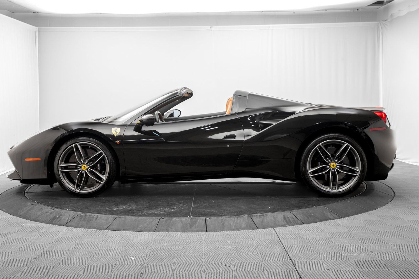 Used 2017 Ferrari 488 Spider RWD image 4