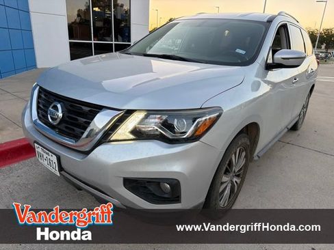 Used 2019 Nissan Pathfinder SV FWD image 1