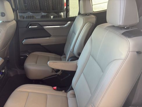 Used 2024 GMC Acadia Elevation image 26