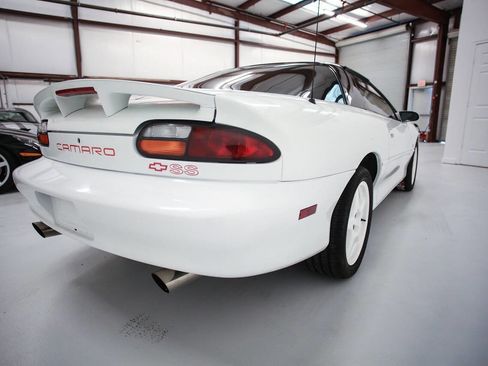 Used 2000 Chevrolet Camaro Z28 w/ SS Performance/Appearance Pkg image 9