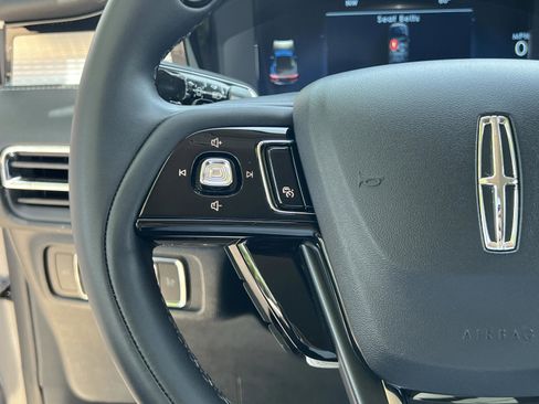 Certified 2023 Lincoln Corsair AWD image 11