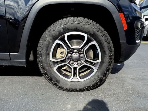 Used 2023 Jeep Grand Cherokee Trailhawk w/ Luxury Tech Group III image 9