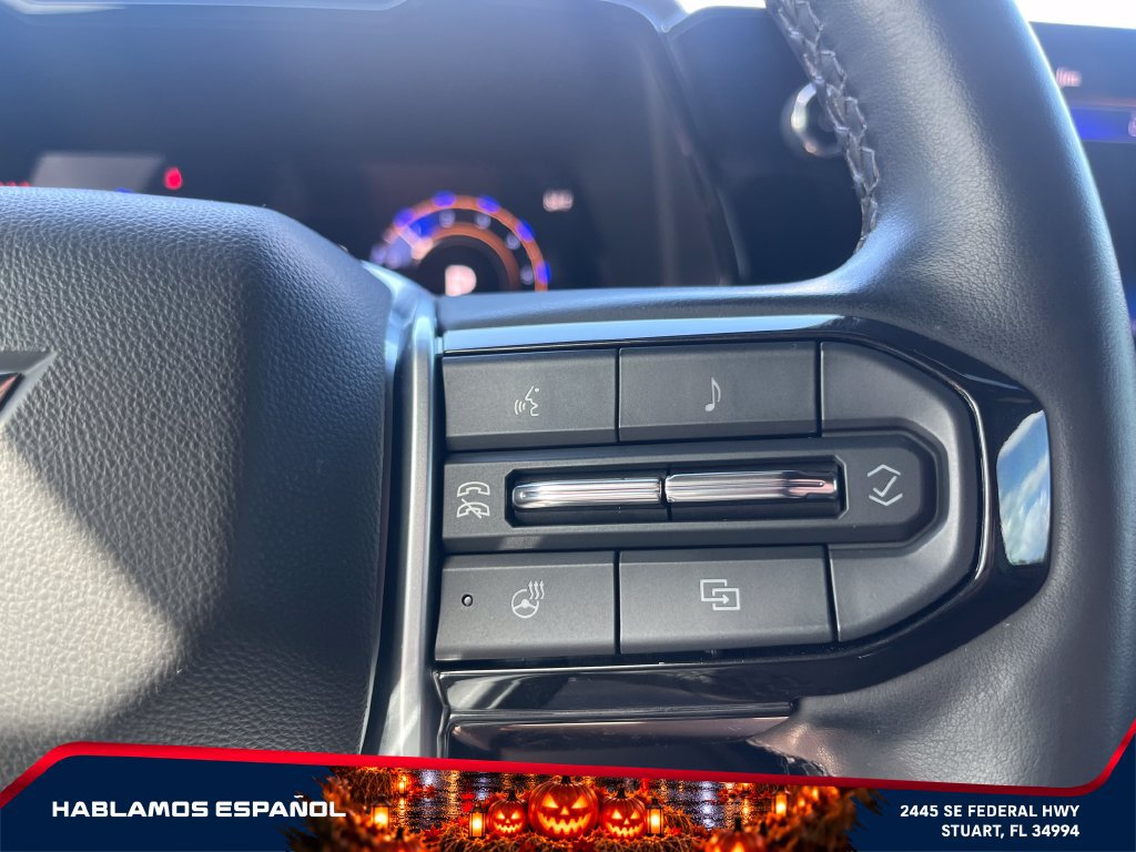 Used 2025 Chevrolet Colorado ZR2 w/ Technology Package AWD/4WD image 19