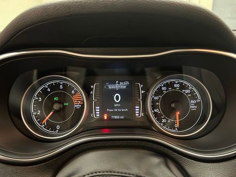 Used 2019 Jeep Cherokee Latitude Plus w/ Cold Weather Group image 19