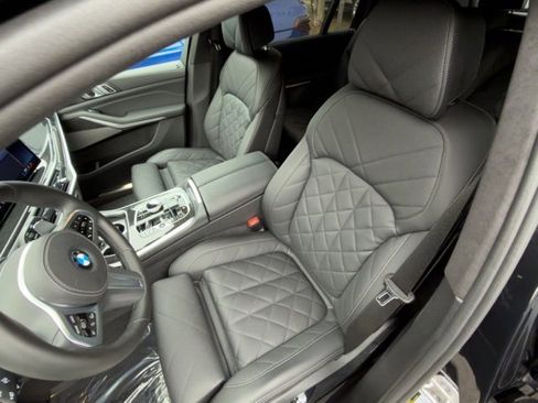 Used 2024 BMW X7 xDrive40i w/ Executive Package image 21