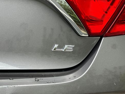 Used 2015 Toyota Camry LE image 29