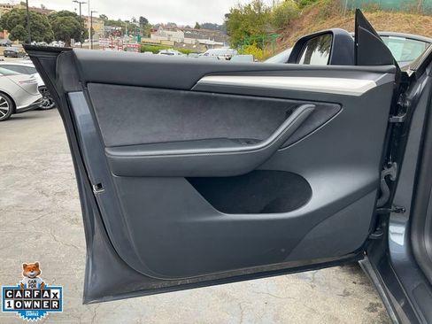 Used 2022 Tesla Model Y Long Range AWD/4WD image 25