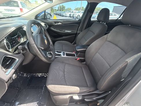 Used 2018 Chevrolet Cruze LS FWD image 5