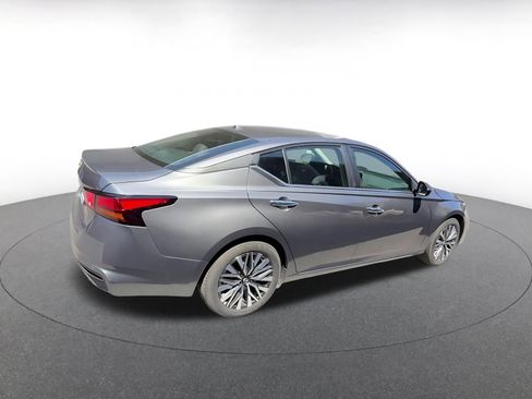 Used 2025 Nissan Altima 2.5 SV image 14