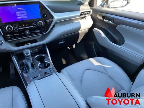 Used 2023 Toyota Highlander Platinum AWD/4WD image 33