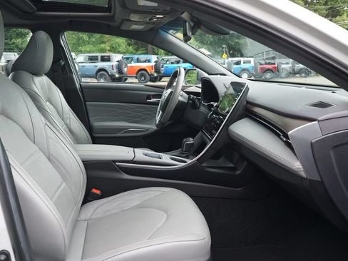 Used 2022 Toyota Avalon Limited w/ Advanced Safety Package FWD image 9