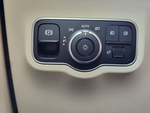 Certified 2022 Mercedes-Benz GLB 250 4MATIC image 23