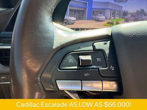 Used 2022 Cadillac Escalade Premium Luxury AWD/4WD image 25