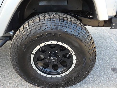 Used 2010 Jeep Wrangler Unlimited Sahara w/ Dual Top Group AWD/4WD image 12