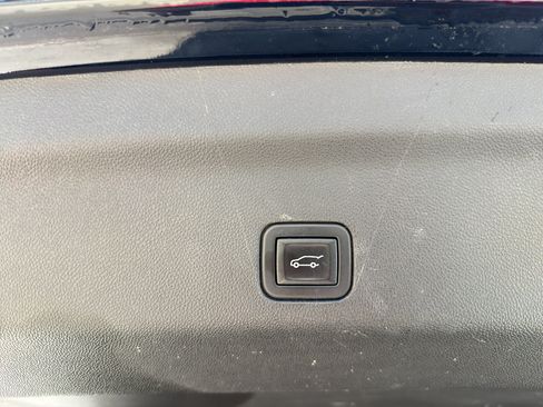 Used 2021 GMC Yukon Denali AWD/4WD image 11