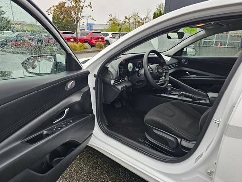 Used 2024 Hyundai Elantra SEL FWD image 15