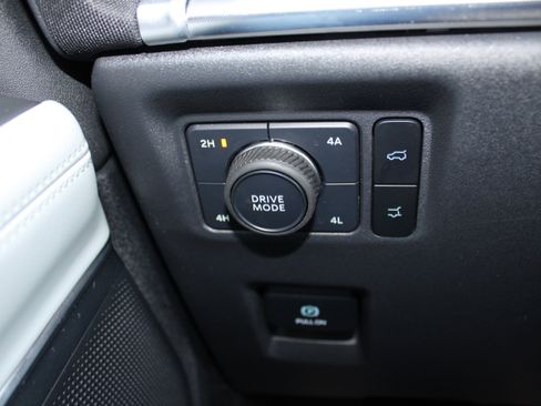 Used 2025 Ford Expedition Max Platinum image 23