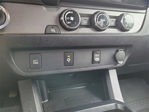 Used 2017 Toyota Tacoma TRD Sport w/ Tow Package image 29